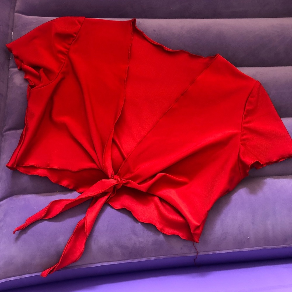 Vintage red tie top!🍒dainty & soft!